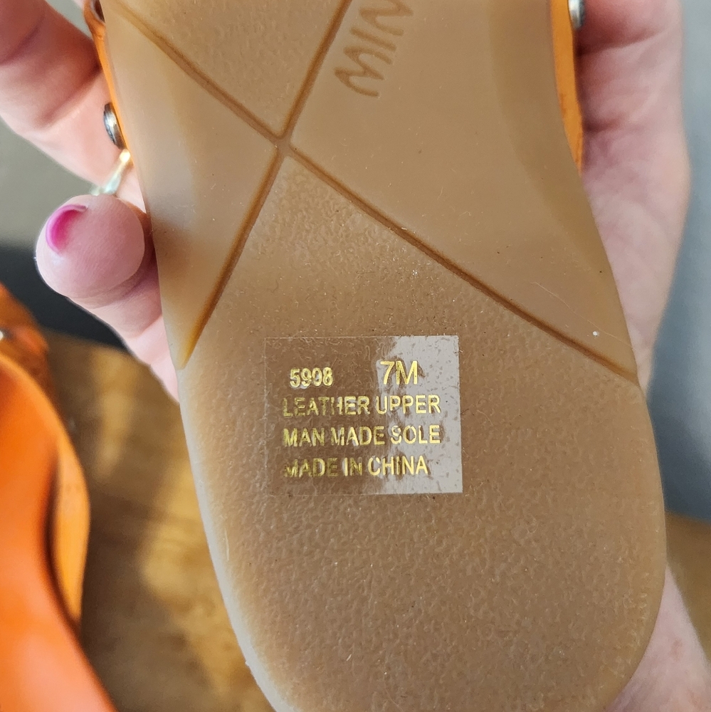 NWT Minnetonka Madelyn Thong Orange Leather Flip-Flop, Size 7 - Picture 6 of 7